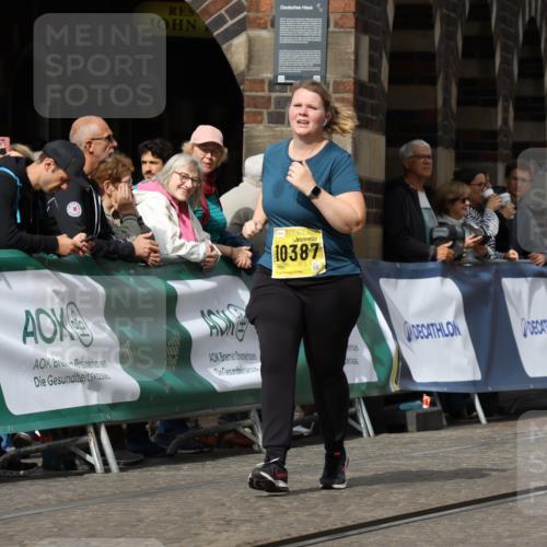 13.09.2026 - 21. swb-Marathon Bremen Strokosch-Dieckow http://msf.ph/oto/10296450 13.09.2026 11:29:34 Ziel 11352, 11444, 11496, 11942 meine-sportfotos.de