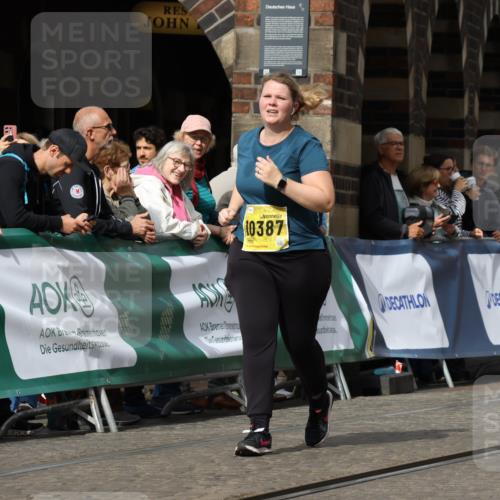 13.09.2026 - 21. swb-Marathon Bremen Strokosch-Dieckow http://msf.ph/oto/10296458 13.09.2026 11:29:34 Ziel 11352, 11444, 11496, 11942 meine-sportfotos.de
