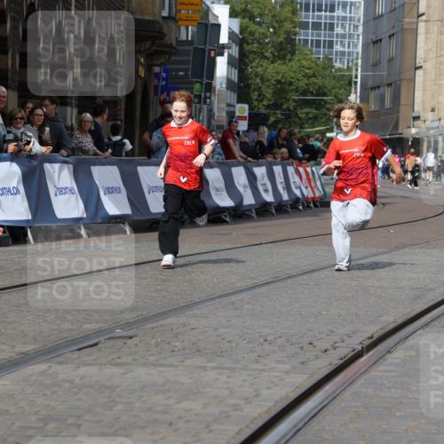 13.09.2026 - 21. swb-Marathon Bremen Strokosch-Dieckow http://msf.ph/oto/10296505 13.09.2026 11:29:45 Ziel 10387 meine-sportfotos.de