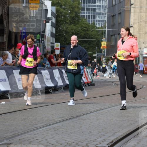 13.09.2026 - 21. swb-Marathon Bremen Strokosch-Dieckow http://msf.ph/oto/10296591 13.09.2026 11:30:36 Ziel 12535 meine-sportfotos.de