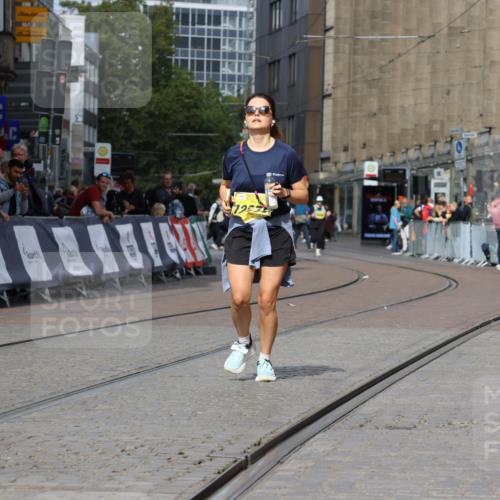 13.09.2026 - 21. swb-Marathon Bremen Strokosch-Dieckow http://msf.ph/oto/10296614 13.09.2026 11:30:49 Ziel 10650, 11025, 11195, 10967 meine-sportfotos.de