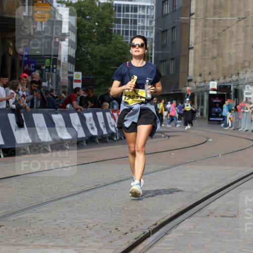 13.09.2026 - 21. swb-Marathon Bremen Strokosch-Dieckow http://msf.ph/oto/10296632 13.09.2026 11:30:49 Ziel 10650, 11025, 11195, 10967 meine-sportfotos.de