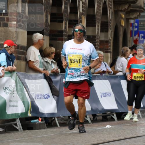 13.09.2026 - 21. swb-Marathon Bremen Strokosch-Dieckow http://msf.ph/oto/10296667 13.09.2026 11:31:54 Ziel  meine-sportfotos.de
