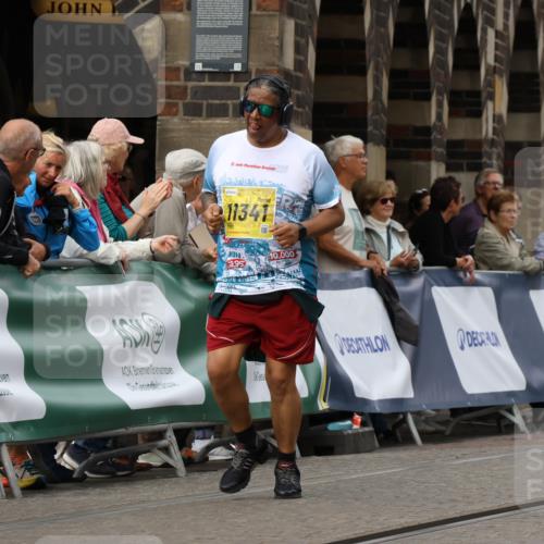13.09.2026 - 21. swb-Marathon Bremen Strokosch-Dieckow http://msf.ph/oto/10296689 13.09.2026 11:31:56 Ziel  meine-sportfotos.de