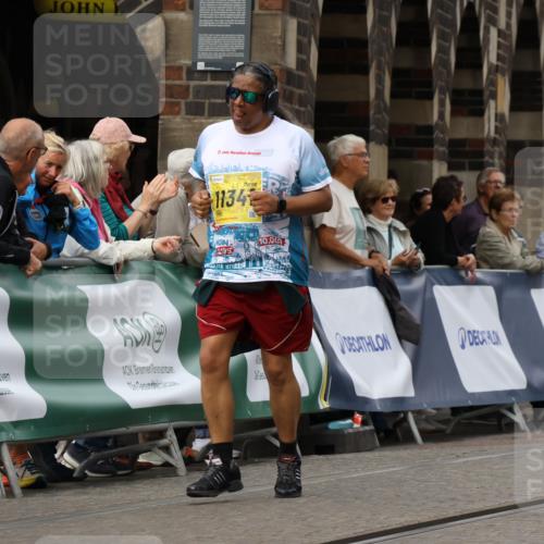 13.09.2026 - 21. swb-Marathon Bremen Strokosch-Dieckow http://msf.ph/oto/10296691 13.09.2026 11:31:56 Ziel  meine-sportfotos.de