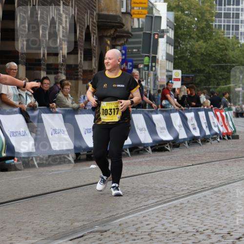 13.09.2026 - 21. swb-Marathon Bremen Strokosch-Dieckow http://msf.ph/oto/10296714 13.09.2026 11:32:00 Ziel 11341 meine-sportfotos.de