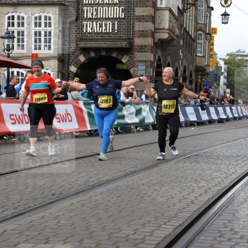 13.09.2026 - 21. swb-Marathon Bremen Strokosch-Dieckow http://msf.ph/oto/10296722 13.09.2026 11:32:02 Ziel 11341 meine-sportfotos.de