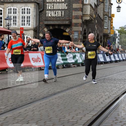 13.09.2026 - 21. swb-Marathon Bremen Strokosch-Dieckow http://msf.ph/oto/10296734 13.09.2026 11:32:02 Ziel 11341 meine-sportfotos.de