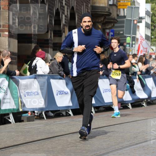 13.09.2026 - 21. swb-Marathon Bremen Strokosch-Dieckow http://msf.ph/oto/10296774 13.09.2026 10:48:29 Ziel 10142, 10316, 10329, 10638, 11058, 11135, 11193, 11241, 11781, 12354, 12487, 13620, 10231, 10269, 10489, 10538, 10770, 10814, 10815, 10917, 10993, 11196, 11372, 11611 meine-sportfotos.de