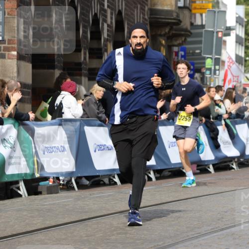 13.09.2026 - 21. swb-Marathon Bremen Strokosch-Dieckow http://msf.ph/oto/10296782 13.09.2026 10:48:29 Ziel 10142, 10316, 10329, 10638, 11058, 11135, 11193, 11241, 11781, 12354, 12487, 13620, 10231, 10269, 10489, 10538, 10770, 10814, 10815, 10917, 10993, 11196, 11372, 11611 meine-sportfotos.de