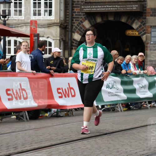 13.09.2026 - 21. swb-Marathon Bremen Strokosch-Dieckow http://msf.ph/oto/10296788 13.09.2026 11:32:49 Ziel  meine-sportfotos.de