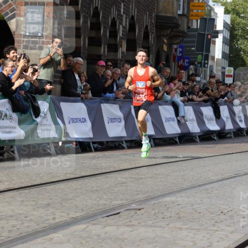 13.09.2026 - 21. swb-Marathon Bremen Strokosch-Dieckow http://msf.ph/oto/10296794 13.09.2026 12:09:01 Ziel 1878, 133 meine-sportfotos.de