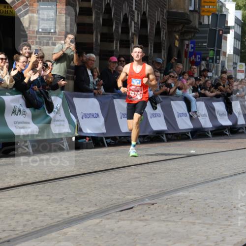 13.09.2026 - 21. swb-Marathon Bremen Strokosch-Dieckow http://msf.ph/oto/10296802 13.09.2026 12:09:01 Ziel 1878, 133 meine-sportfotos.de