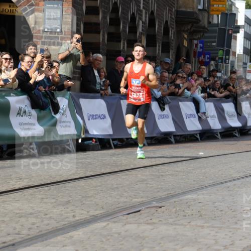 13.09.2026 - 21. swb-Marathon Bremen Strokosch-Dieckow http://msf.ph/oto/10296805 13.09.2026 12:09:01 Ziel 1878, 133 meine-sportfotos.de