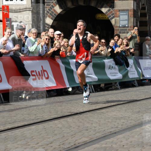 13.09.2026 - 21. swb-Marathon Bremen Strokosch-Dieckow http://msf.ph/oto/10296850 13.09.2026 12:09:41 Ziel 133 meine-sportfotos.de