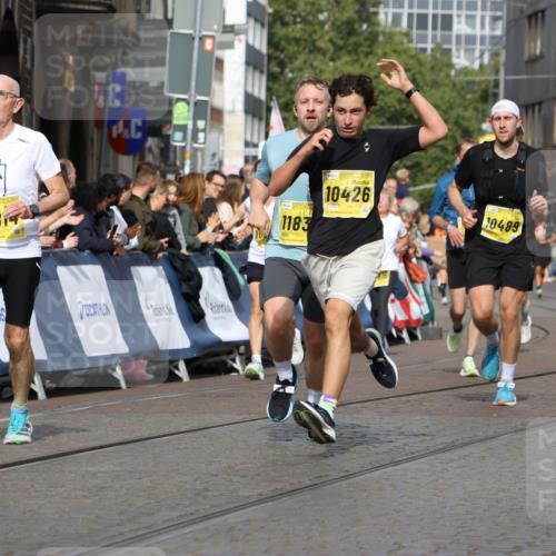 13.09.2026 - 21. swb-Marathon Bremen Strokosch-Dieckow http://msf.ph/oto/10296898 13.09.2026 10:48:37 Ziel 10316, 10421, 10638, 11058, 11135, 11241, 11582, 11683, 11781, 11815, 12259, 13570, 10815, 11372, 11885, 13512 meine-sportfotos.de