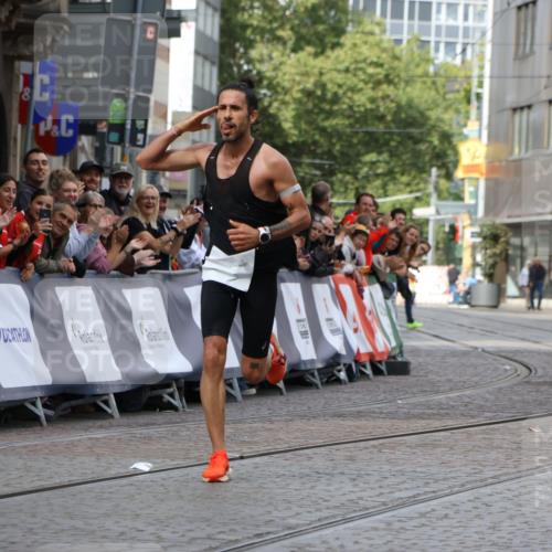 13.09.2026 - 21. swb-Marathon Bremen Strokosch-Dieckow http://msf.ph/oto/10296902 13.09.2026 12:17:20 Ziel 1109 meine-sportfotos.de