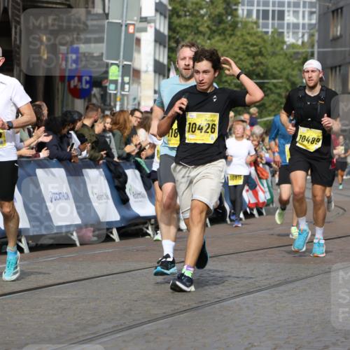 13.09.2026 - 21. swb-Marathon Bremen Strokosch-Dieckow http://msf.ph/oto/10296906 13.09.2026 10:48:38 Ziel 10316, 10421, 10638, 11058, 11135, 11241, 11582, 11683, 11781, 11815, 12259, 13570, 10815, 11885, 12204, 13512 meine-sportfotos.de