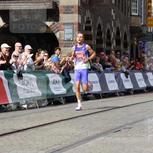 13.09.2026 - 21. swb-Marathon Bremen Strokosch-Dieckow http://msf.ph/oto/10296942 13.09.2026 12:18:09 Ziel 1956 meine-sportfotos.de