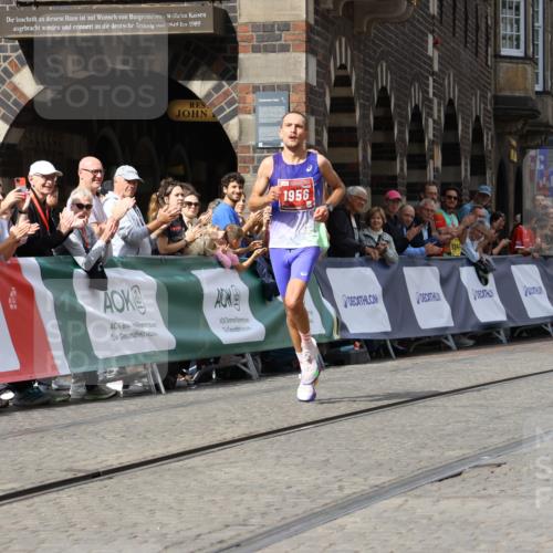 13.09.2026 - 21. swb-Marathon Bremen Strokosch-Dieckow http://msf.ph/oto/10296948 13.09.2026 12:18:09 Ziel 1956 meine-sportfotos.de