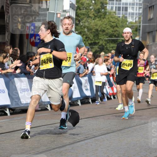 13.09.2026 - 21. swb-Marathon Bremen Strokosch-Dieckow http://msf.ph/oto/10296949 13.09.2026 10:48:38 Ziel 10316, 10421, 10638, 11058, 11135, 11241, 11582, 11683, 11781, 11815, 12259, 13570, 10815, 11885, 12204, 13512 meine-sportfotos.de