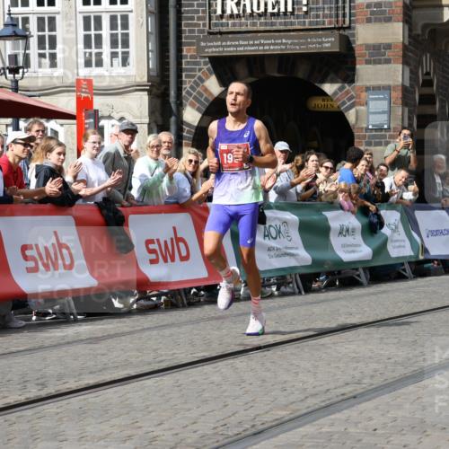 13.09.2026 - 21. swb-Marathon Bremen Strokosch-Dieckow http://msf.ph/oto/10296951 13.09.2026 12:18:10 Ziel 1956 meine-sportfotos.de