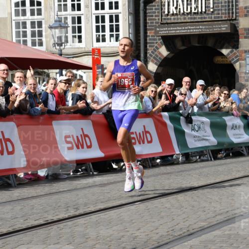 13.09.2026 - 21. swb-Marathon Bremen Strokosch-Dieckow http://msf.ph/oto/10296969 13.09.2026 12:18:10 Ziel 1956 meine-sportfotos.de