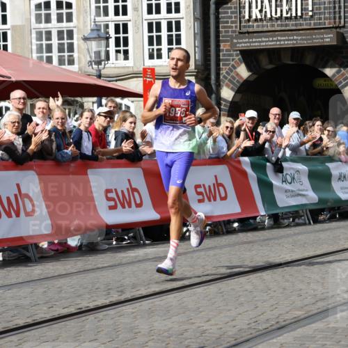 13.09.2026 - 21. swb-Marathon Bremen Strokosch-Dieckow http://msf.ph/oto/10296971 13.09.2026 12:18:10 Ziel 1956 meine-sportfotos.de