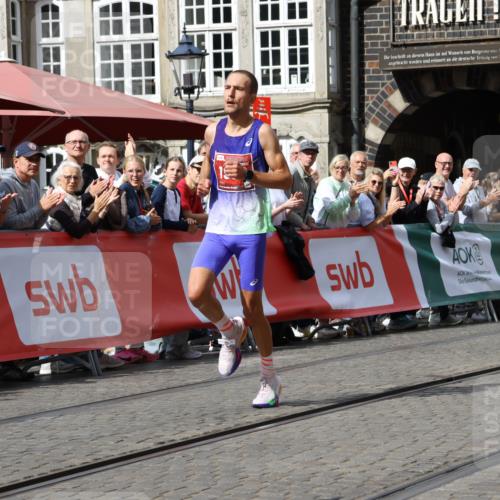 13.09.2026 - 21. swb-Marathon Bremen Strokosch-Dieckow http://msf.ph/oto/10296981 13.09.2026 12:18:11 Ziel 1956 meine-sportfotos.de