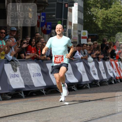 13.09.2026 - 21. swb-Marathon Bremen Strokosch-Dieckow http://msf.ph/oto/10296991 13.09.2026 12:19:33 Ziel 207 meine-sportfotos.de