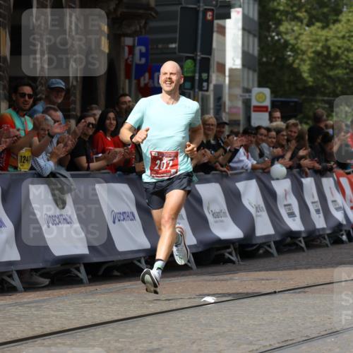 13.09.2026 - 21. swb-Marathon Bremen Strokosch-Dieckow http://msf.ph/oto/10296997 13.09.2026 12:19:34 Ziel 207 meine-sportfotos.de