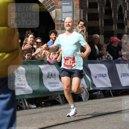 13.09.2026 - 21. swb-Marathon Bremen Strokosch-Dieckow http://msf.ph/oto/10297008 13.09.2026 12:19:35 Ziel 207 meine-sportfotos.de