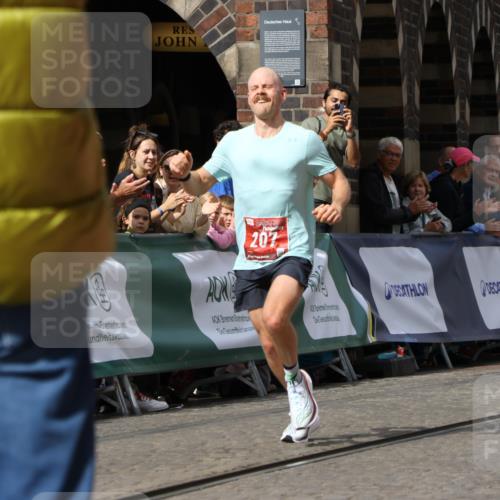 13.09.2026 - 21. swb-Marathon Bremen Strokosch-Dieckow http://msf.ph/oto/10297010 13.09.2026 12:19:35 Ziel 207 meine-sportfotos.de