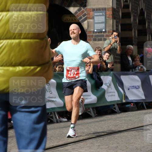 13.09.2026 - 21. swb-Marathon Bremen Strokosch-Dieckow http://msf.ph/oto/10297018 13.09.2026 12:19:36 Ziel 207 meine-sportfotos.de