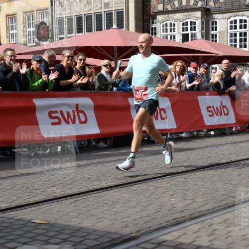 13.09.2026 - 21. swb-Marathon Bremen Strokosch-Dieckow http://msf.ph/oto/10297024 13.09.2026 12:19:37 Ziel 207 meine-sportfotos.de
