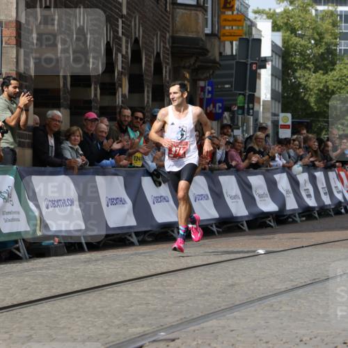 13.09.2026 - 21. swb-Marathon Bremen Strokosch-Dieckow http://msf.ph/oto/10297033 13.09.2026 12:20:44 Ziel 974, 626 meine-sportfotos.de