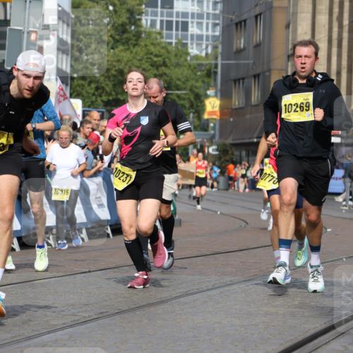 13.09.2026 - 21. swb-Marathon Bremen Strokosch-Dieckow http://msf.ph/oto/10297037 13.09.2026 10:48:41 Ziel 10316, 10421, 10426, 10638, 10814, 11135, 11241, 11582, 11683, 11781, 11815, 11837, 12259, 13570, 11885, 12204, 13512, 13555 meine-sportfotos.de