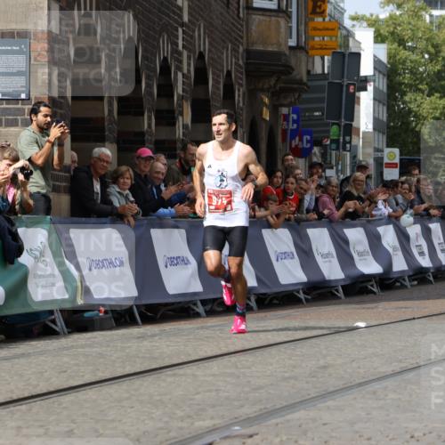 13.09.2026 - 21. swb-Marathon Bremen Strokosch-Dieckow http://msf.ph/oto/10297041 13.09.2026 12:20:44 Ziel 974, 626 meine-sportfotos.de
