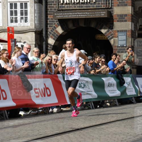 13.09.2026 - 21. swb-Marathon Bremen Strokosch-Dieckow http://msf.ph/oto/10297078 13.09.2026 12:20:46 Ziel 974, 626 meine-sportfotos.de