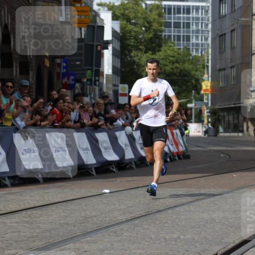 13.09.2026 - 21. swb-Marathon Bremen Strokosch-Dieckow http://msf.ph/oto/10297193 13.09.2026 12:22:23 Ziel 1681, 176 meine-sportfotos.de