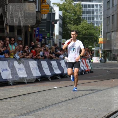 13.09.2026 - 21. swb-Marathon Bremen Strokosch-Dieckow http://msf.ph/oto/10297198 13.09.2026 12:22:23 Ziel 1681, 176 meine-sportfotos.de