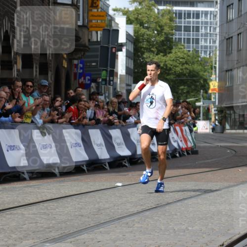 13.09.2026 - 21. swb-Marathon Bremen Strokosch-Dieckow http://msf.ph/oto/10297202 13.09.2026 12:22:24 Ziel 1681, 176 meine-sportfotos.de