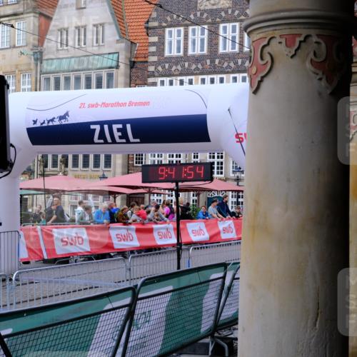 13.09.2026 - 21. swb-Marathon Bremen Tim E. http://msf.ph/oto/10297222 13.09.2026 09:41:55 Ziel  meine-sportfotos.de