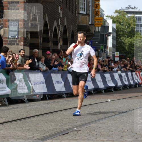 13.09.2026 - 21. swb-Marathon Bremen Strokosch-Dieckow http://msf.ph/oto/10297224 13.09.2026 12:22:25 Ziel 1681, 176 meine-sportfotos.de