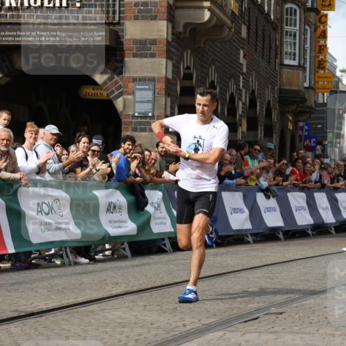 13.09.2026 - 21. swb-Marathon Bremen Strokosch-Dieckow http://msf.ph/oto/10297229 13.09.2026 12:22:25 Ziel 1681, 176 meine-sportfotos.de