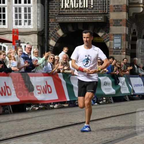 13.09.2026 - 21. swb-Marathon Bremen Strokosch-Dieckow http://msf.ph/oto/10297275 13.09.2026 12:22:26 Ziel 1681, 176 meine-sportfotos.de
