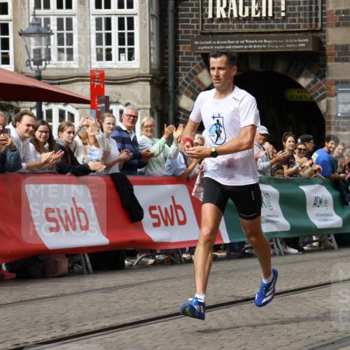 13.09.2026 - 21. swb-Marathon Bremen Strokosch-Dieckow http://msf.ph/oto/10297286 13.09.2026 12:22:26 Ziel 1681, 176 meine-sportfotos.de