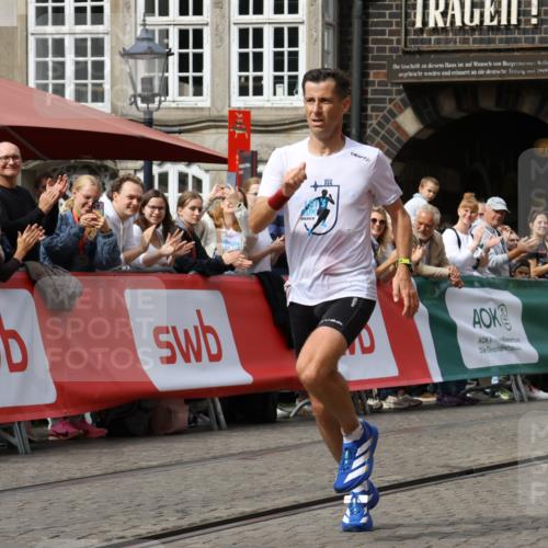 13.09.2026 - 21. swb-Marathon Bremen Strokosch-Dieckow http://msf.ph/oto/10297303 13.09.2026 12:22:27 Ziel 1681, 176 meine-sportfotos.de