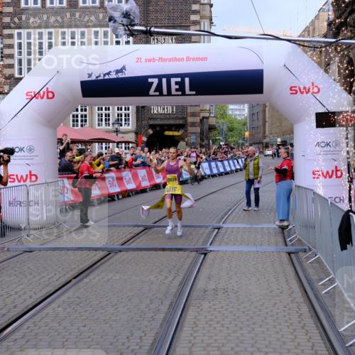 13.09.2026 - 21. swb-Marathon Bremen Tim E. http://msf.ph/oto/10297305 13.09.2026 10:26:52 Ziel 13525 meine-sportfotos.de