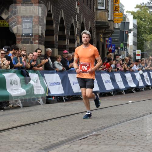 13.09.2026 - 21. swb-Marathon Bremen Strokosch-Dieckow http://msf.ph/oto/10297333 13.09.2026 12:23:00 Ziel 176 meine-sportfotos.de
